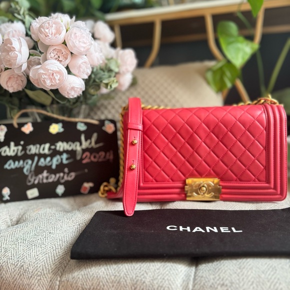 Chanel Old Medium Boy✨PRICE is FIRM✨ - Picture 3 of 16